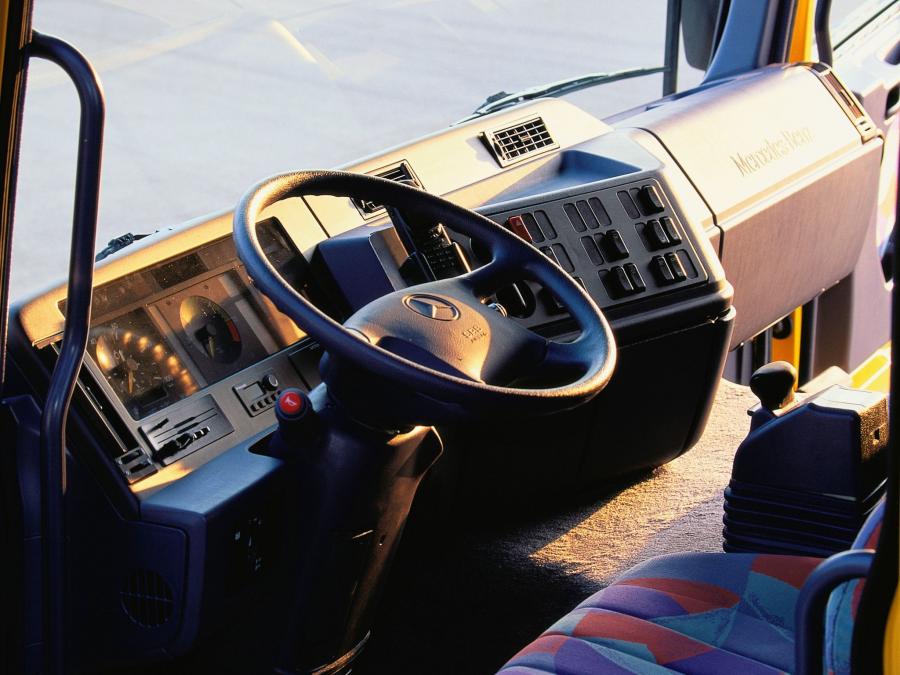  Mercedes-Benz Actros 1835 1997 года  (фото 10 из 17)
